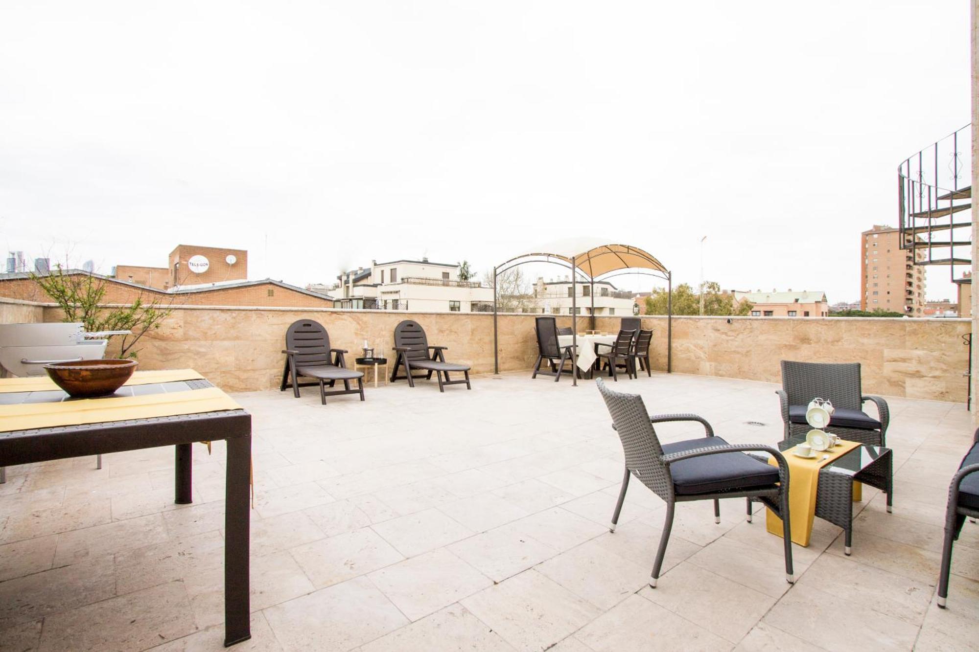 Apartamentos Villablino Arturo Soria Madrid Exteriör bild